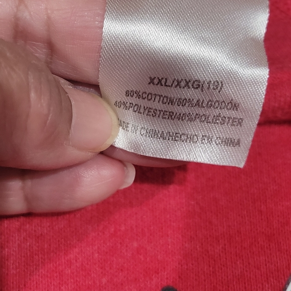 Vtg Disney red Mickey 2XL sweatshirt spellout sleeve - Picture 8 of 8